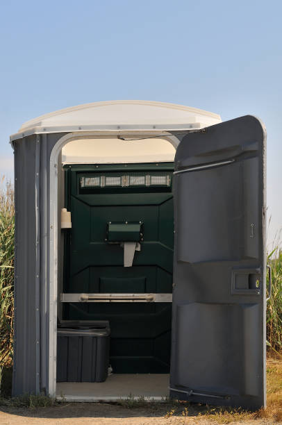 Porta potty delivery and setup in New Paris, IN